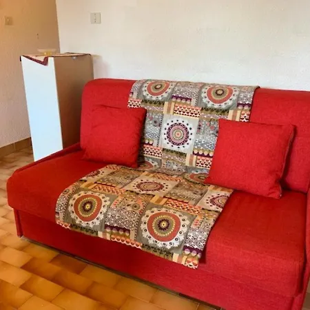 Joli T2 Rez-de-jardin Avec Piscine Et Parking - Fr-1-607-110 *