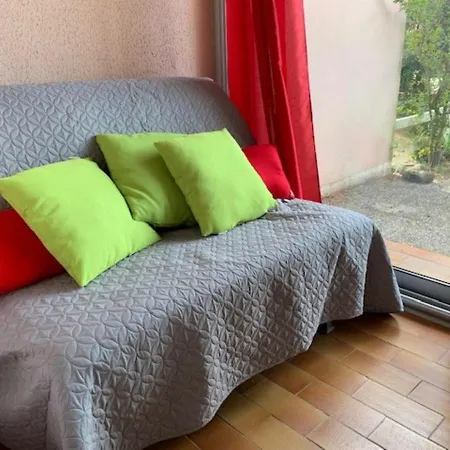 Joli T2 Rez-de-jardin Avec Piscine Et Parking - Fr-1-607-110