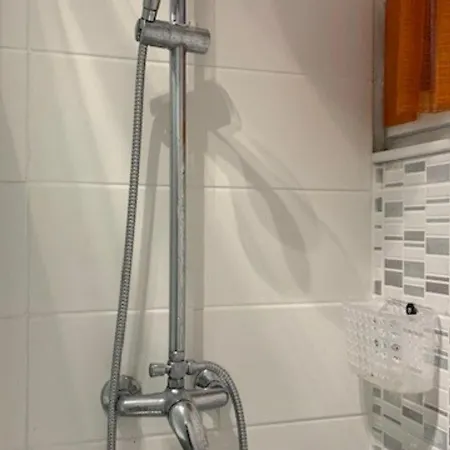 Joli T2 Rez-de-jardin Avec Piscine Et Parking - Fr-1-607-110