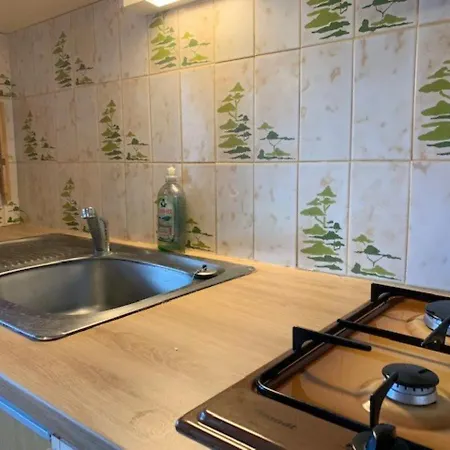 Joli T2 Rez-de-jardin Avec Piscine Et Parking - Fr-1-607-110 *