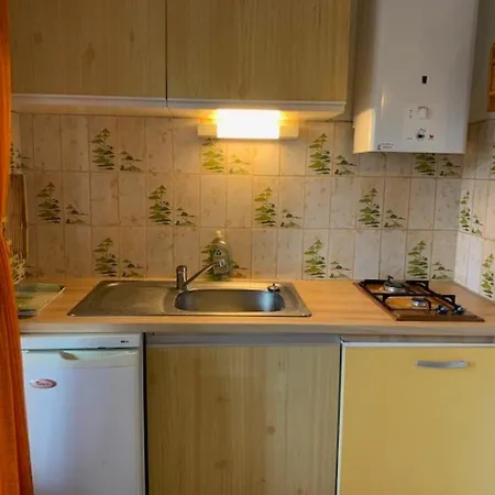 Dom wakacyjny Joli T2 Rez-de-jardin Avec Piscine Et Parking - Fr-1-607-110