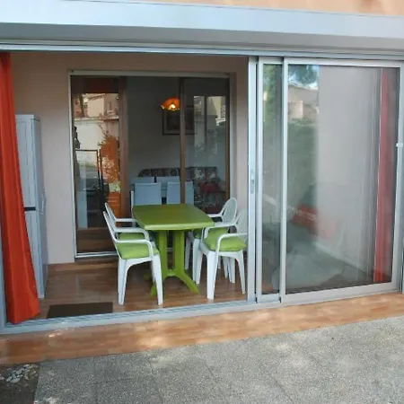 Dom wakacyjny Joli T2 Rez-de-jardin Avec Piscine Et Parking - Fr-1-607-110