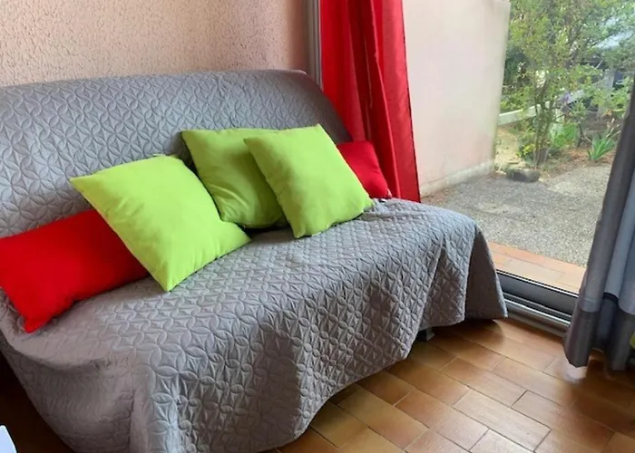 Joli T2 Rez-de-jardin Avec Piscine Et Parking - Fr-1-607-110