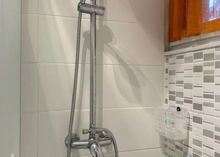 Joli T2 Rez-de-jardin Avec Piscine Et Parking - Fr-1-607-110