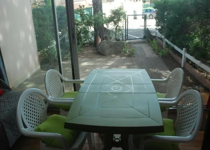 Casa vacanze Joli T2 Rez-de-jardin Avec Piscine Et Parking - Fr-1-607-110 *