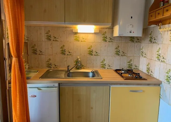 Casa vacanze Joli T2 Rez-de-jardin Avec Piscine Et Parking - Fr-1-607-110